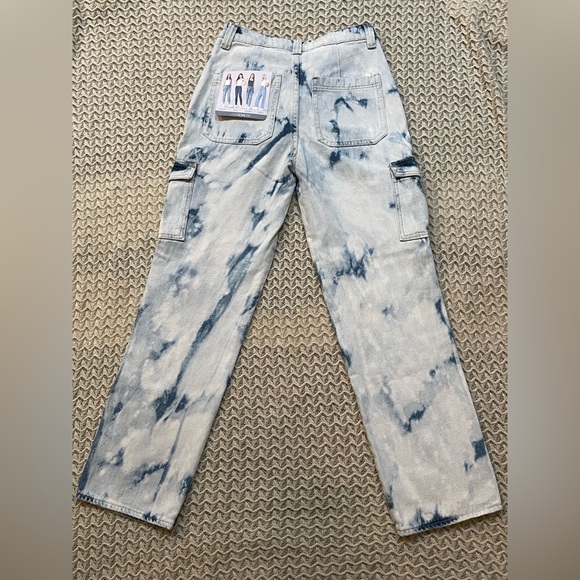 Women’s Baggy Super High Rise Jeans - Picture 2 of 4